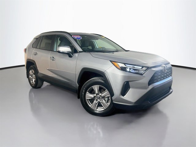 Used 2025 Toyota RAV4 XLE w/ Convenience Package FWD image 2