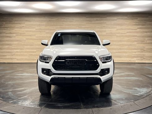 Used 2022 Toyota Tacoma TRD Off-Road image 17