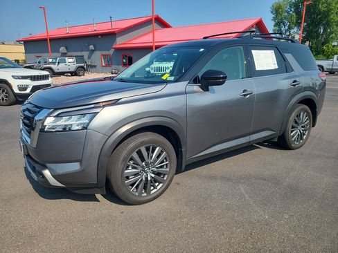 Used 2024 Nissan Pathfinder SL w/ SL Premium Package AWD/4WD image 4