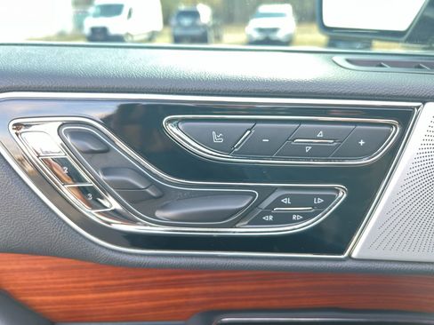 Used 2019 Lincoln Navigator Reserve image 27