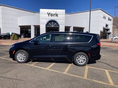 New 2025 Chrysler Pacifica Select