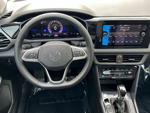 New 2026 Volkswagen Taos SE image 13