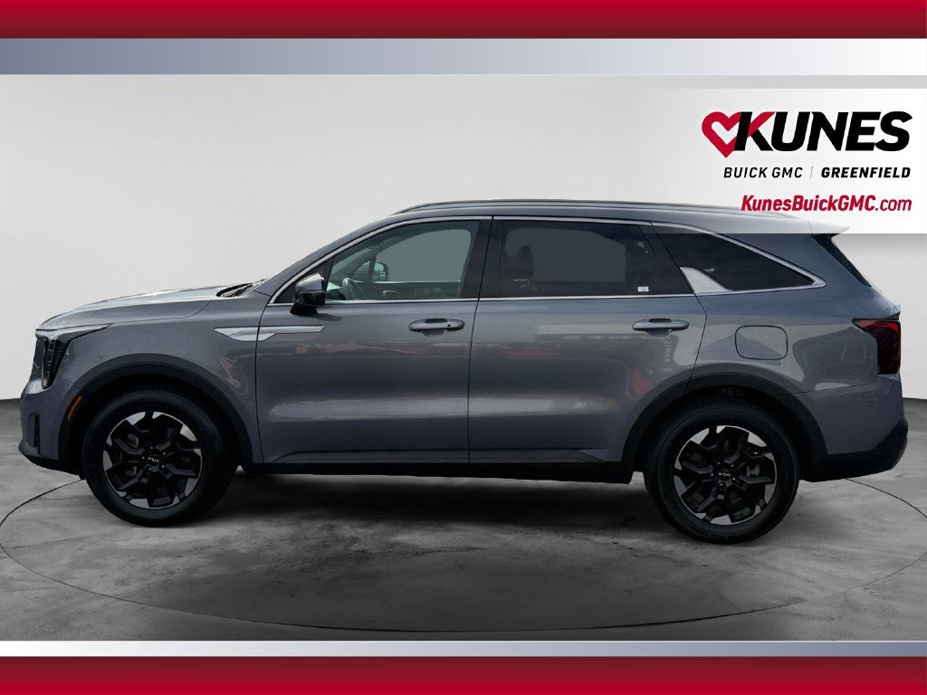 Used 2024 Kia Sorento S FWD image 5
