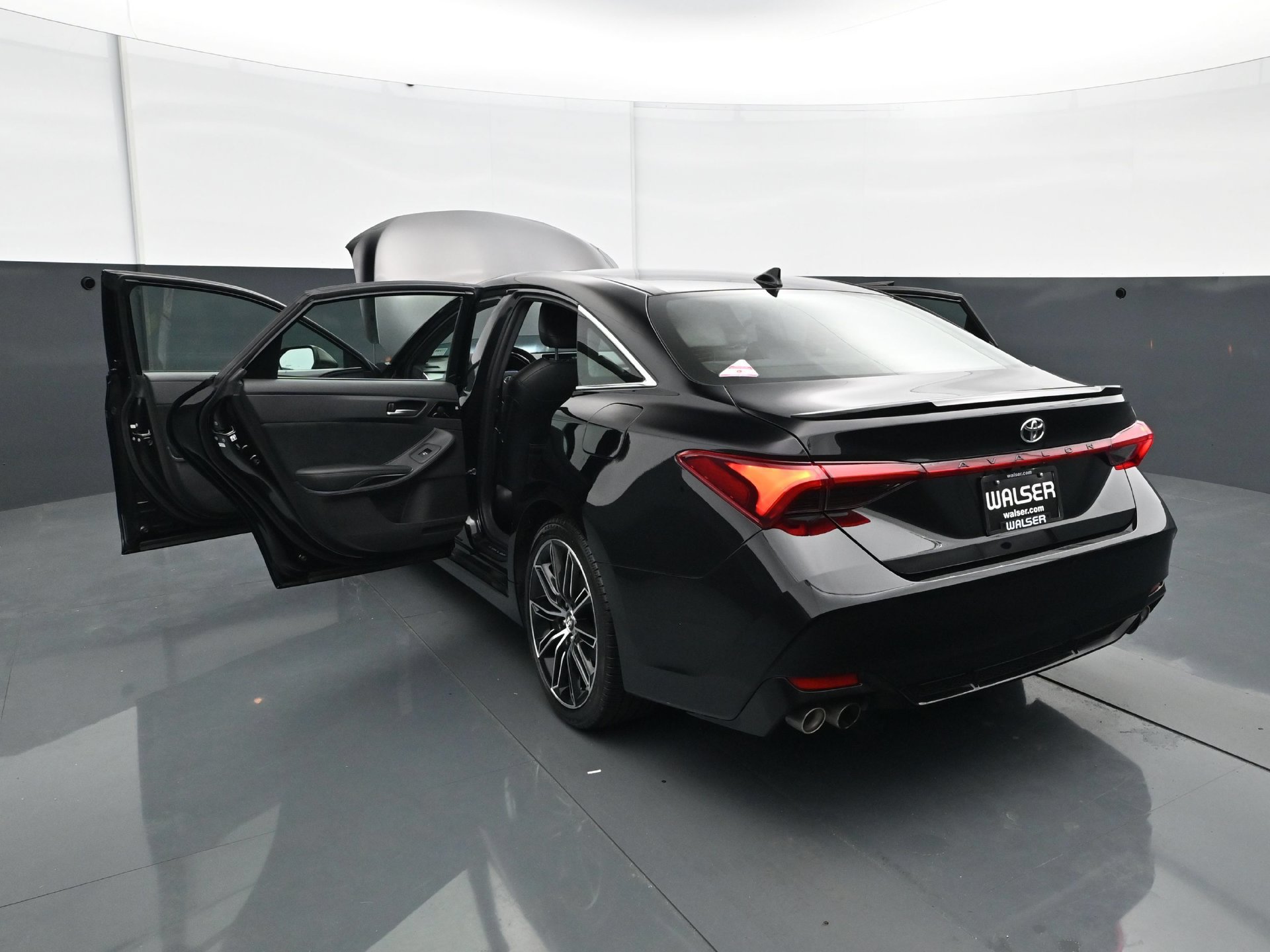 Used 2019 Toyota Avalon XSE FWD image 32