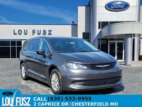 Used 2023 Chrysler Voyager LX image 1