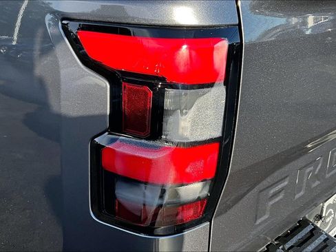 Used 2024 Nissan Frontier SL image 23