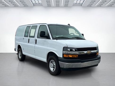 Used 2024 Chevrolet Express 2500 w/ Driver Convenience Package RWD image 2