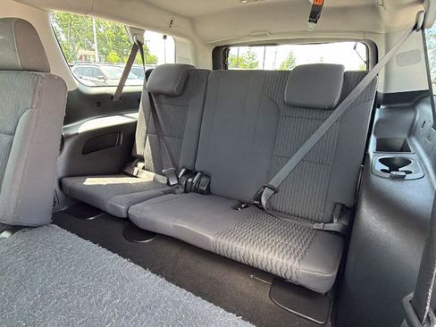 Used 2017 Chevrolet Suburban LS RWD image 16