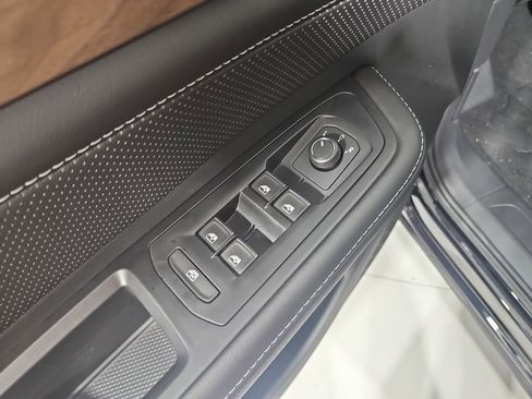 New 2026 Volkswagen Atlas SE image 11