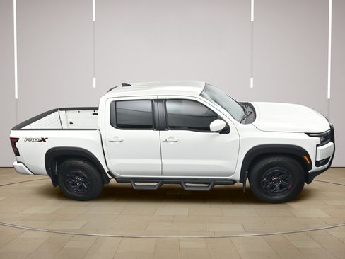 Certified 2025 Nissan Frontier Pro-X RWD image 32