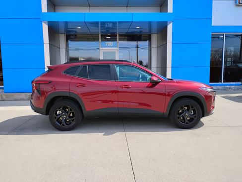 Used 2025 Chevrolet Trax LT w/ LT Convenience Package image 33