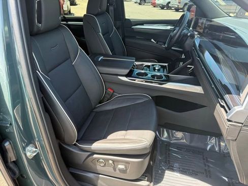 Used 2025 Cadillac Escalade Sport w/ LPO, Floor Liner Package AWD/4WD image 36
