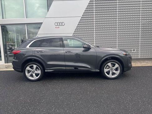 Certified 2025 Audi Q5 Premium Plus w/ Premium Plus AWD/4WD image 2