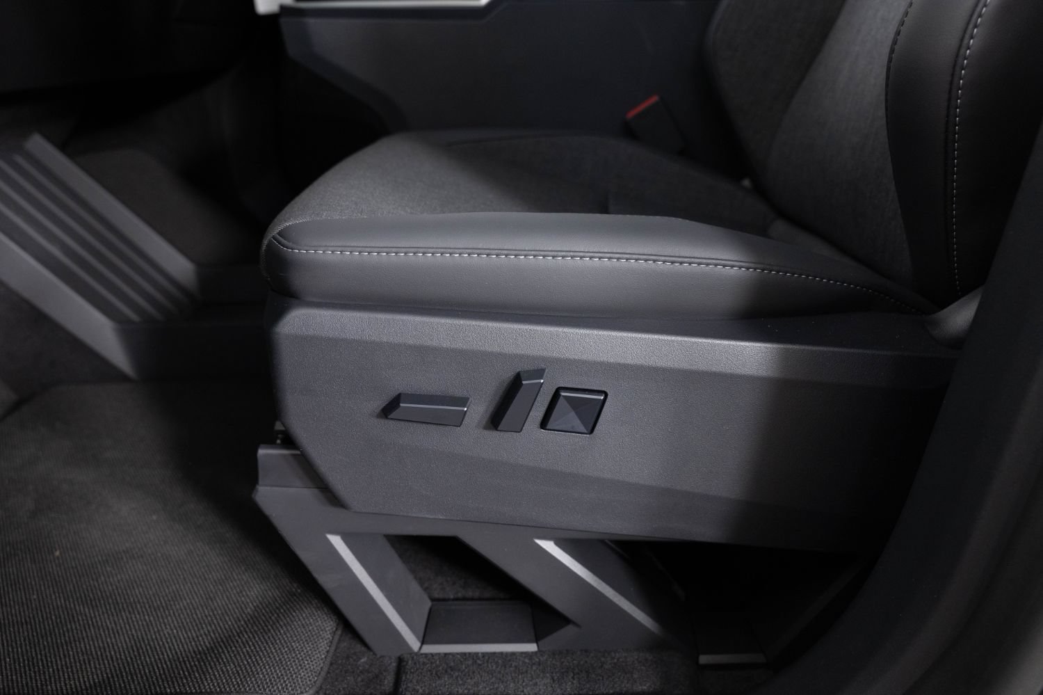 Used 2026 Tesla Cybertruck AWD Crew Cab image 16