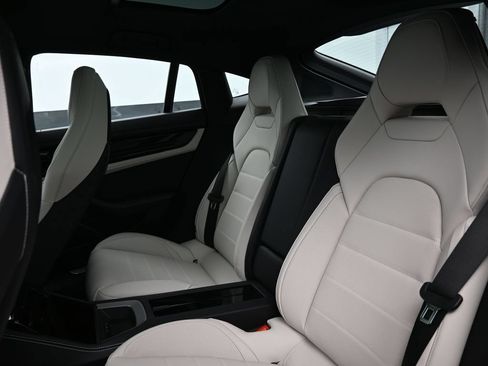 Certified 2025 Porsche Panamera image 19