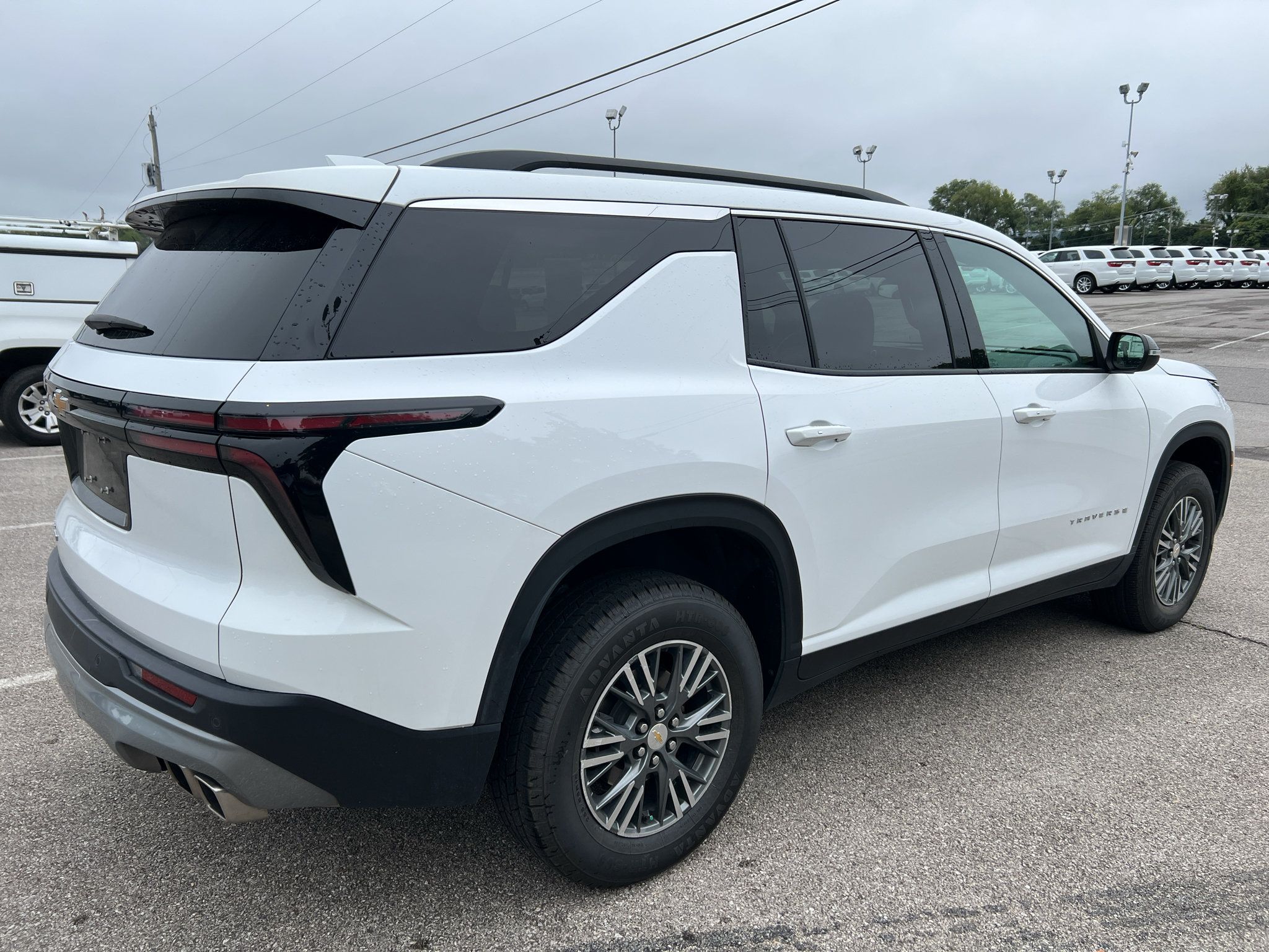 Used 2025 Chevrolet Traverse LT AWD/4WD image 3
