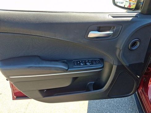 Used 2018 Dodge Charger SXT RWD image 14