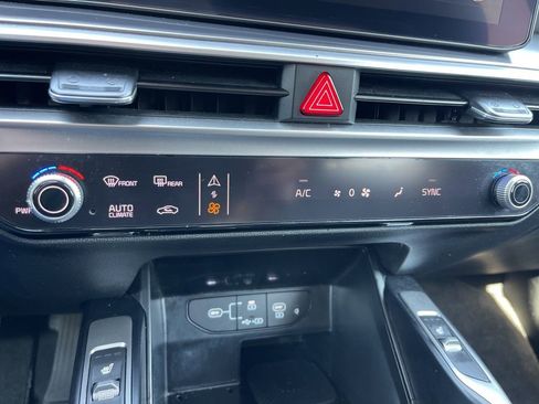 Used 2024 Kia Sorento S image 13