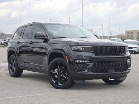 Used 2023 Jeep Grand Cherokee Limited w/ Black Appearance Package image 2