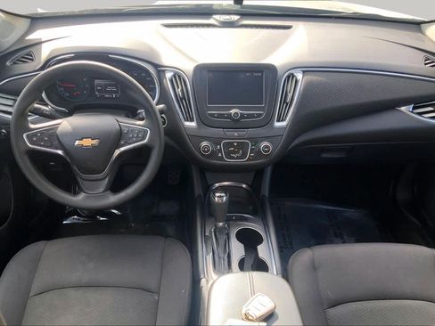 Used 2017 Chevrolet Malibu LT FWD image 15
