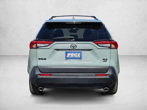 Used 2022 Toyota RAV4 XLE w/ XLE Grade Weather Package image 7