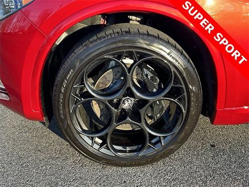 Used 2024 Alfa Romeo Stelvio Quadrifoglio image 10