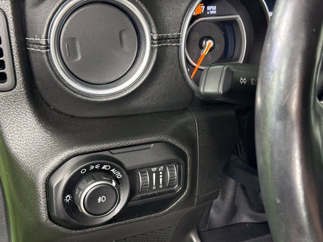 Used 2018 Jeep Wrangler Unlimited Sahara w/ Cold Weather Group AWD/4WD image 20