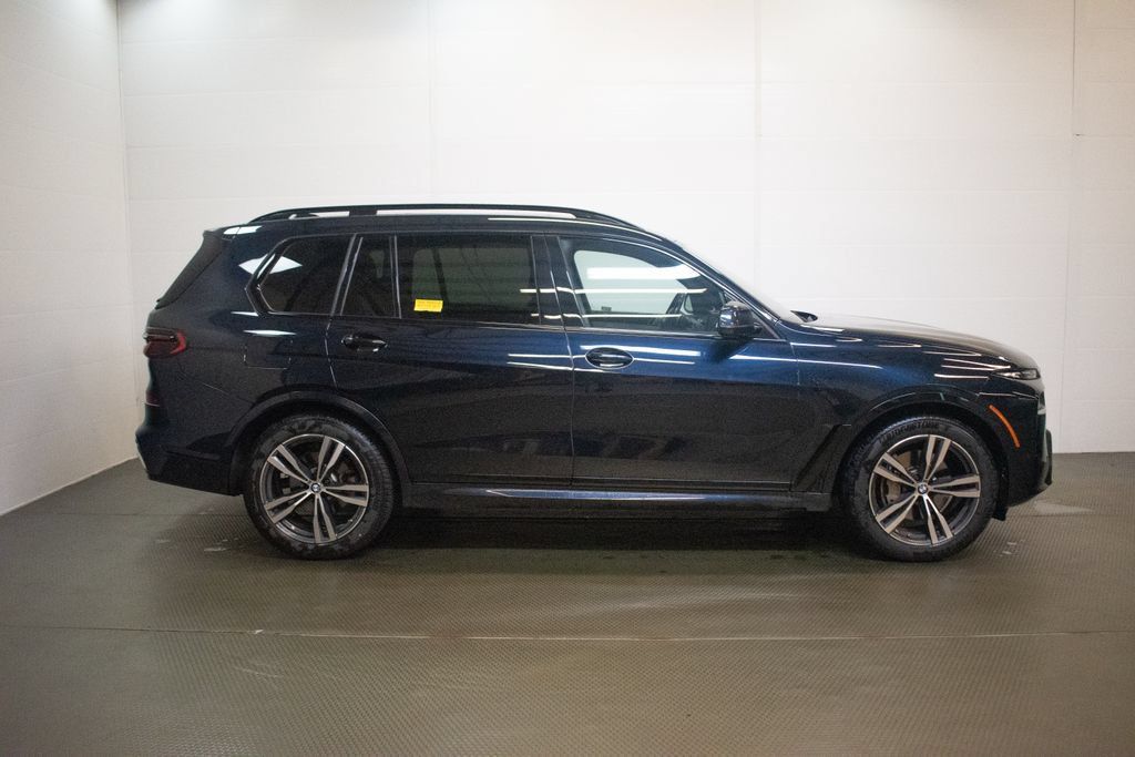 Used 2024 BMW X7 xDrive40i w/ M Sport Package AWD/4WD image 3