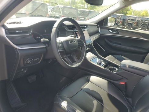 Used 2023 Jeep Grand Cherokee L Limited RWD image 10