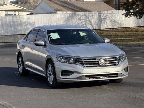 Used 2020 Volkswagen Passat 2.0T SE image 2