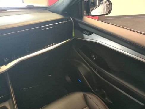 Used 2024 Jeep Wagoneer Launch Edition image 16