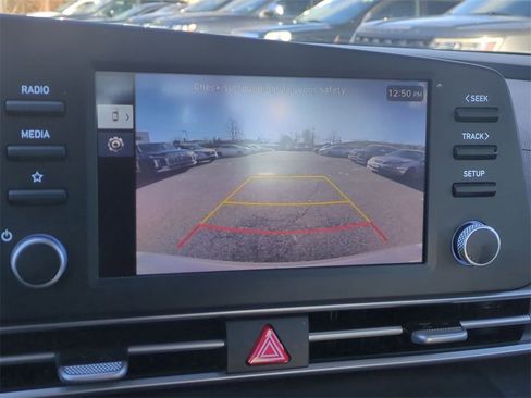 Used 2024 Hyundai Elantra SE image 19