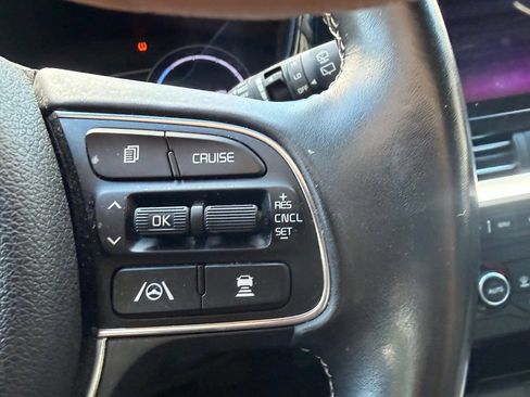 Used 2022 Kia Niro EX w/ Cold Weather Package FWD image 12