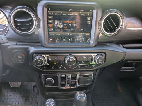 Used 2022 Jeep Wrangler Unlimited Sahara image 16