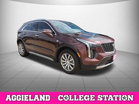Used 2022 Cadillac XT4 Premium Luxury w/ Technology Package FWD image 3