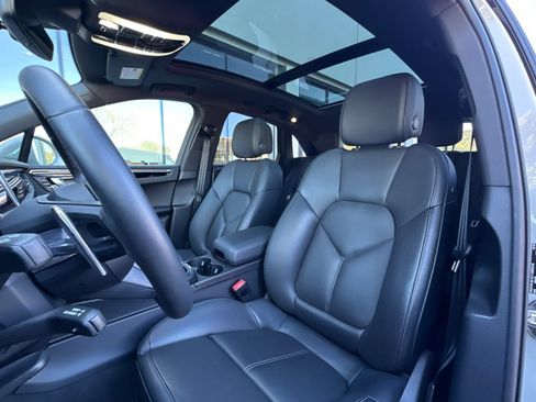 Used 2025 Porsche Macan AWD/4WD image 5