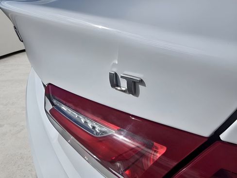 Used 2024 Chevrolet Malibu LT image 11