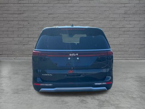 Used 2024 Kia Carnival EX FWD image 4