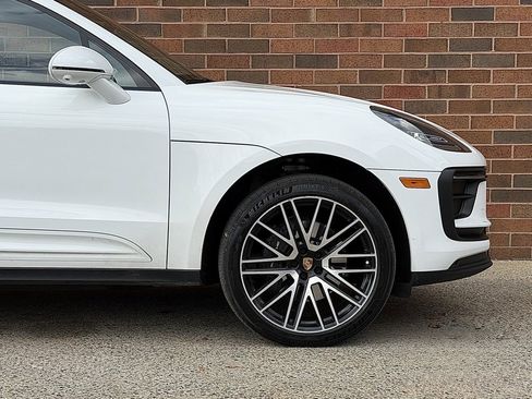 Certified 2024 Porsche Macan image 11