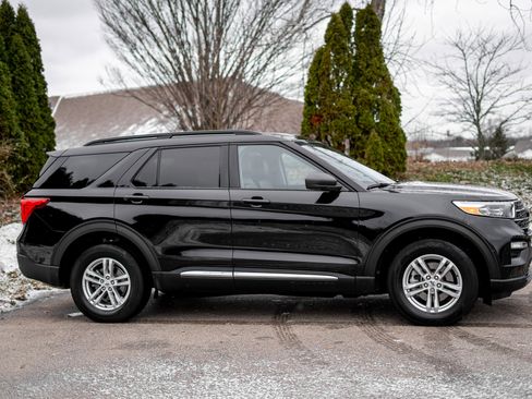 Used 2023 Ford Explorer XLT w/ Equipment Group 202A image 4