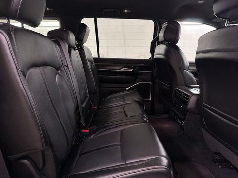 Used 2024 Jeep Wagoneer L Series II RWD image 31