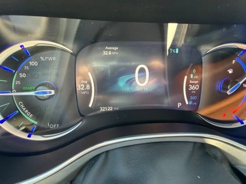 Used 2024 Chrysler Pacifica Pinnacle FWD image 10