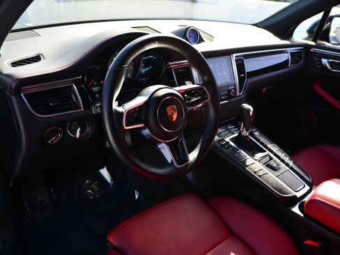 Used 2018 Porsche Macan S image 4