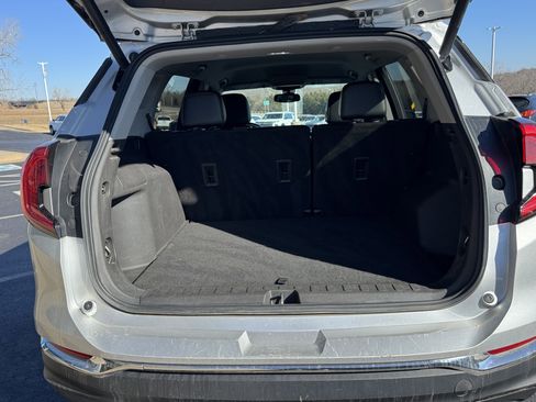 Used 2022 GMC Terrain SLT w/ Infotainment Package II image 6