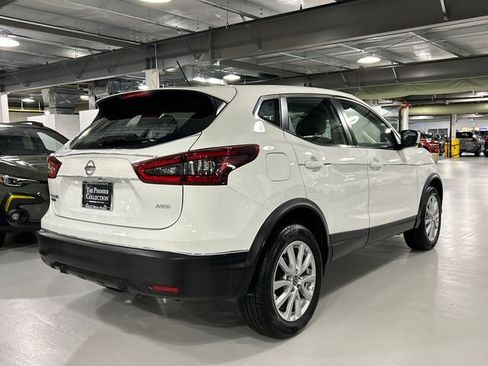 Used 2021 Nissan Rogue Sport S image 2