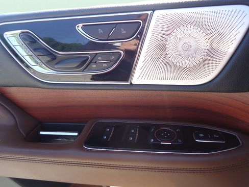 Certified 2024 Lincoln Navigator L Reserve AWD/4WD image 27