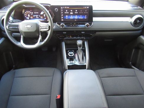 Used 2024 Chevrolet Colorado LT image 30