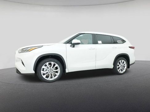 New 2026 Toyota Highlander Limited image 18