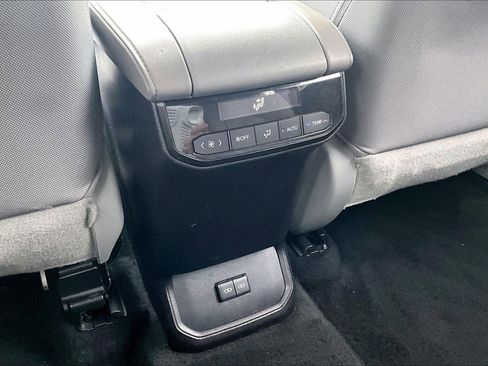 Used 2022 Toyota Highlander LE image 33