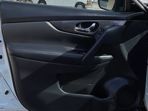 Used 2017 Nissan Rogue SV FWD image 27